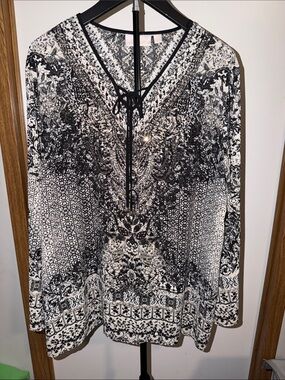 Belle by Kim Gravel Black & White V-Neck Printed Tunic
